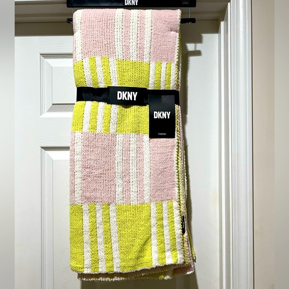 DKNY Henry Colorblock Chenille - 50” x 60” - Blush/ Citron - Picture 4 of 5